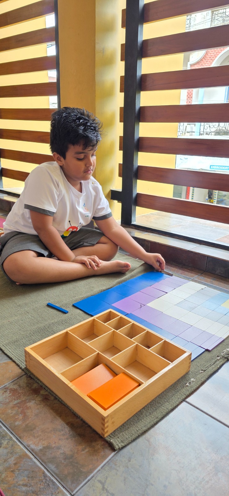 Decanomial square building