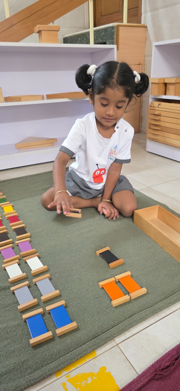 Color tablets sorting